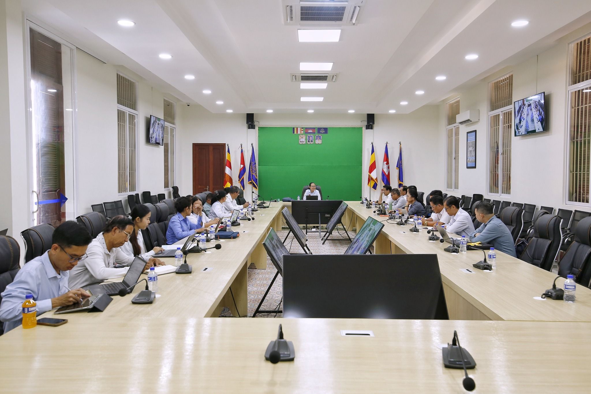 កិច្ចប្រជុំស្តីពី "​ការពិនិត្យ​វឌ្ឍនភាព​ការងារ និងផែនការបន្ត​របស់​អង្គភាពក្រោមចំណុះ​អគ្គនាយកដ្ឋាន​ និងវិក្រឹតការ​"  - Image 2